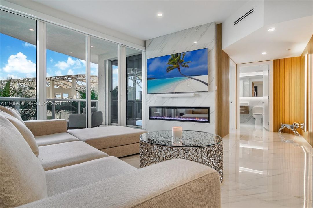 出租: $12,000 (2 贝兹, 2 浴室, 1437 平方英尺)