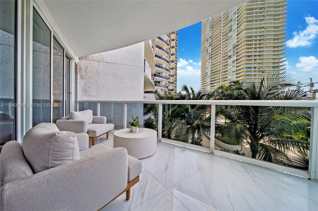 出租: $12,000 (2 贝兹, 2 浴室, 1437 平方英尺)