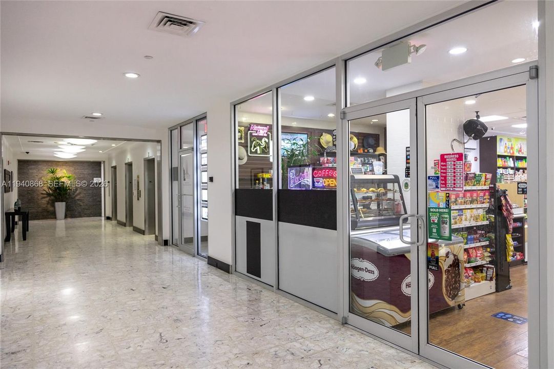 For Sale: $422,000 (1 beds, 1 baths, 837 Square Feet)