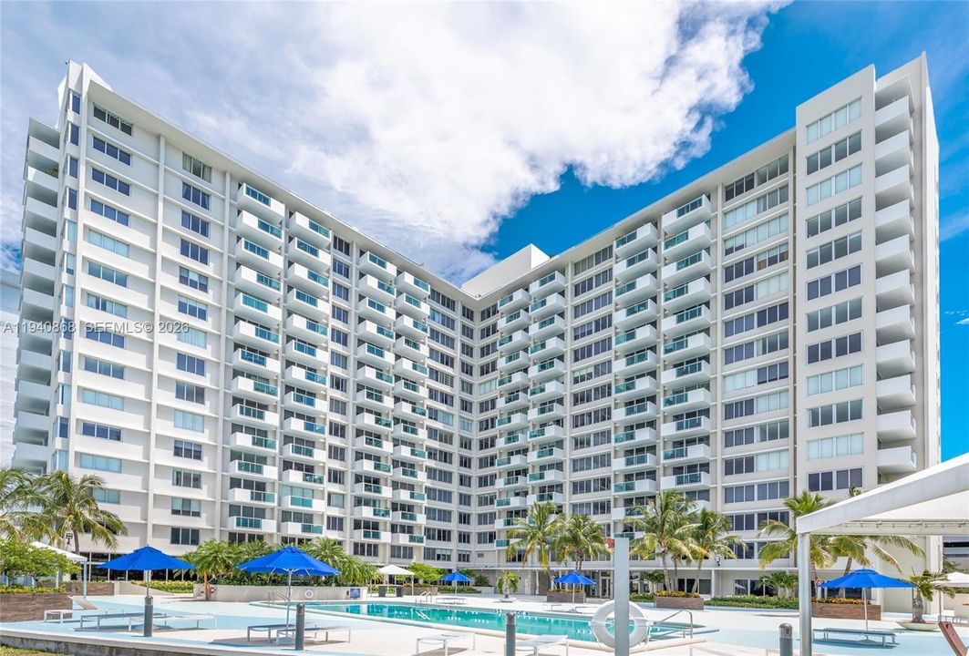 For Sale: $422,000 (1 beds, 1 baths, 837 Square Feet)