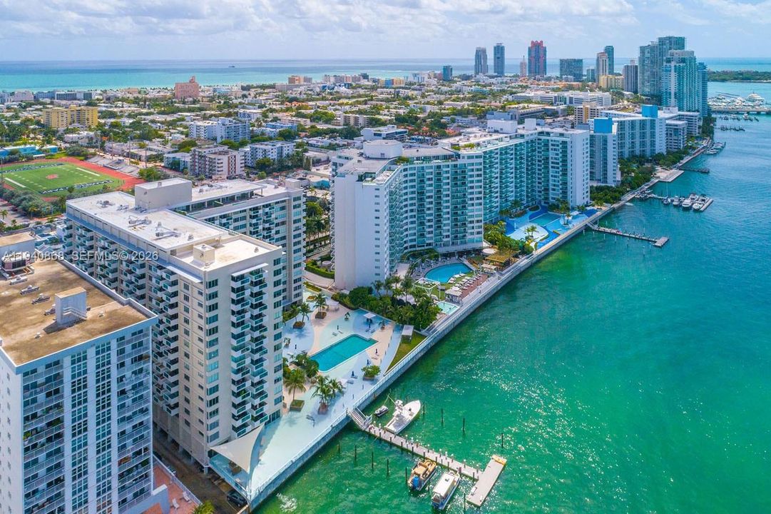 For Sale: $422,000 (1 beds, 1 baths, 837 Square Feet)
