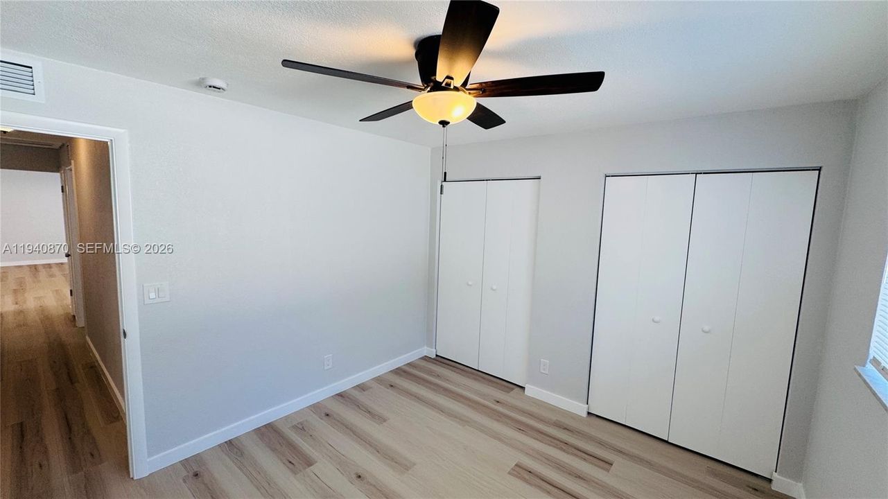 出租: $3,100 (3 贝兹, 2 浴室, 1300 平方英尺)