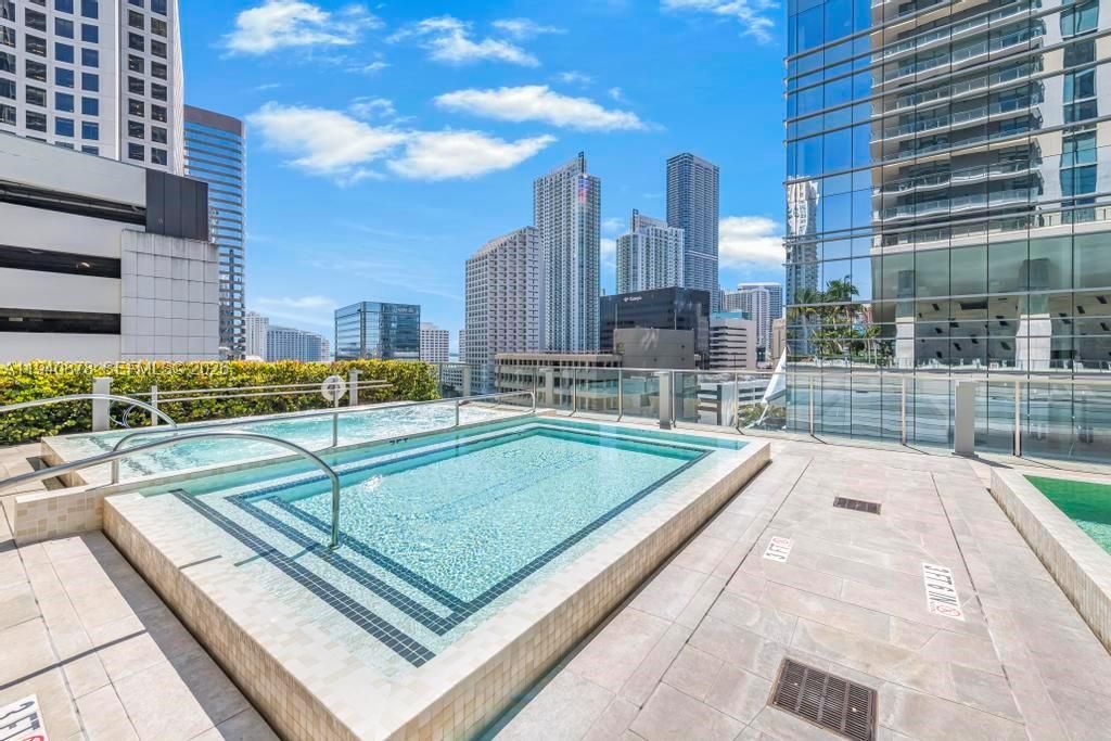 For Sale: $949,500 (2 beds, 2 baths, 1193 Square Feet)