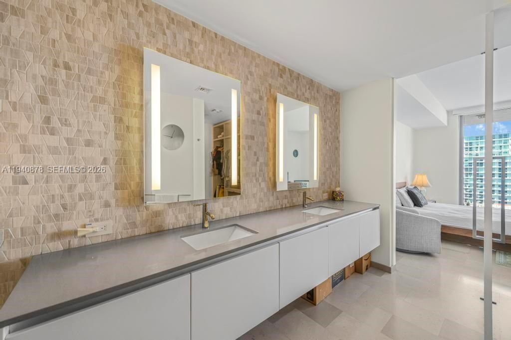 For Sale: $949,500 (2 beds, 2 baths, 1193 Square Feet)