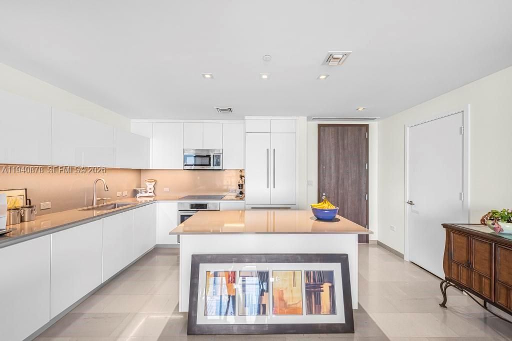 For Sale: $949,500 (2 beds, 2 baths, 1193 Square Feet)