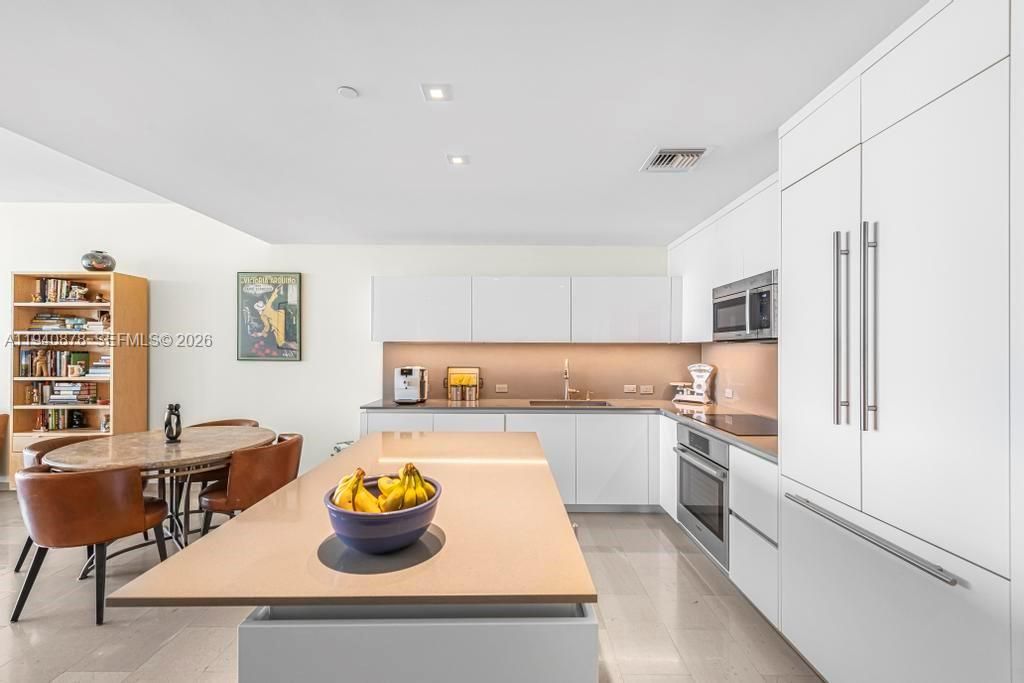 For Sale: $949,500 (2 beds, 2 baths, 1193 Square Feet)