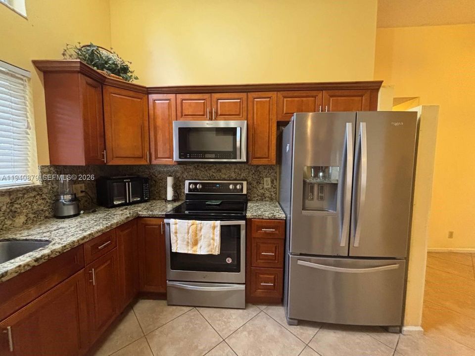 На продажу: $379,900 (3 спален, 2 ванн, 1395 Квадратных фут)