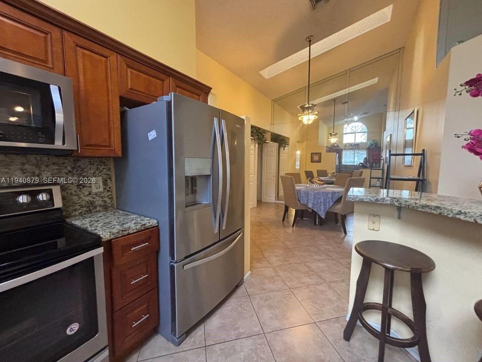 На продажу: $379,900 (3 спален, 2 ванн, 1395 Квадратных фут)
