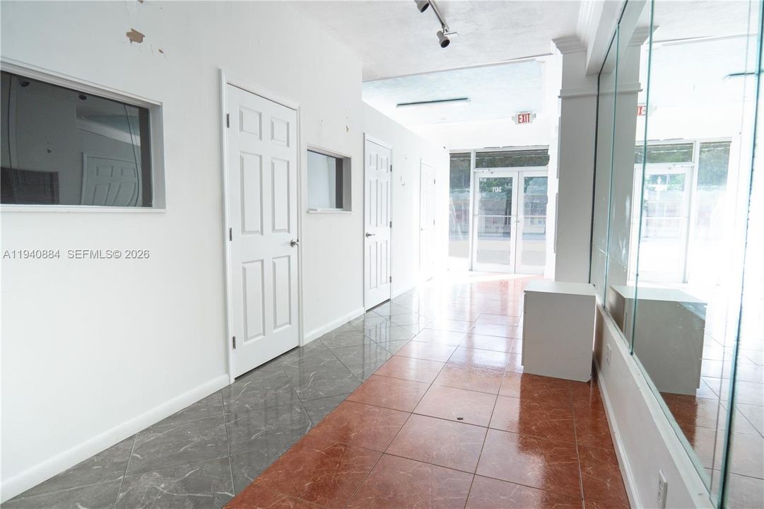 出租: $3,300 (0 贝兹, 0 浴室, 0 平方英尺)