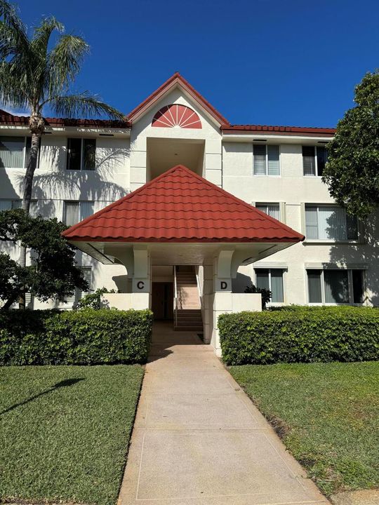 01 - 110 Half Moon Cir C1 - Exterior