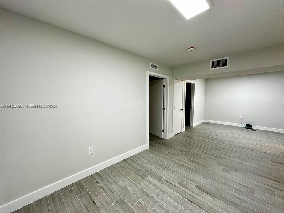 For Rent: $1,850 (1 beds, 1 baths, 730 Square Feet)