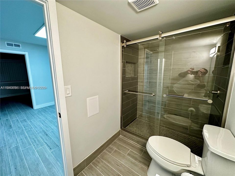 For Rent: $1,850 (1 beds, 1 baths, 730 Square Feet)