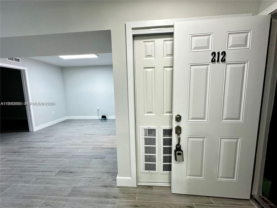 For Rent: $1,850 (1 beds, 1 baths, 730 Square Feet)