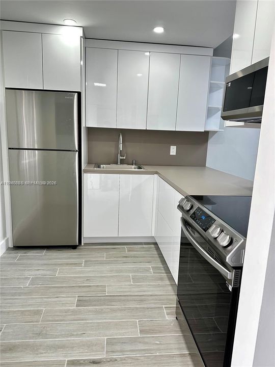 For Rent: $1,850 (1 beds, 1 baths, 730 Square Feet)