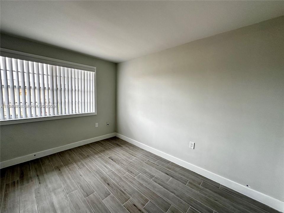 For Rent: $1,850 (1 beds, 1 baths, 730 Square Feet)