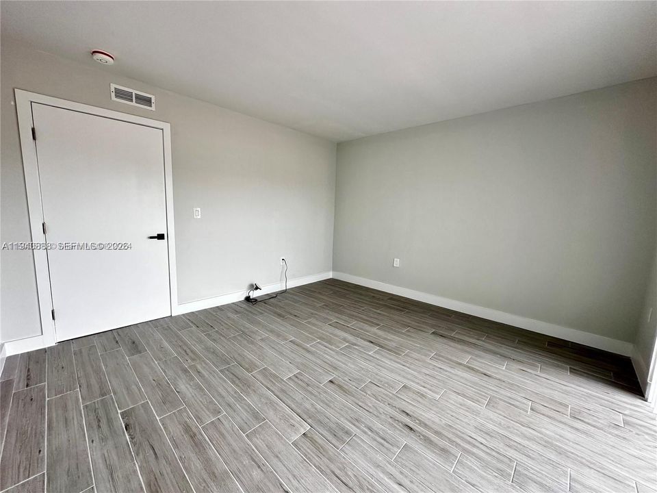For Rent: $1,850 (1 beds, 1 baths, 730 Square Feet)