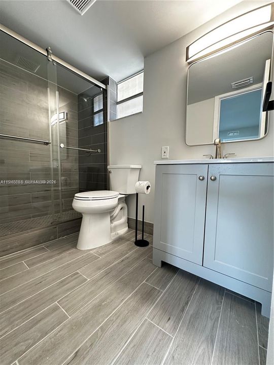 For Rent: $1,850 (1 beds, 1 baths, 730 Square Feet)