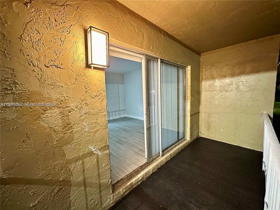 For Rent: $1,850 (1 beds, 1 baths, 730 Square Feet)