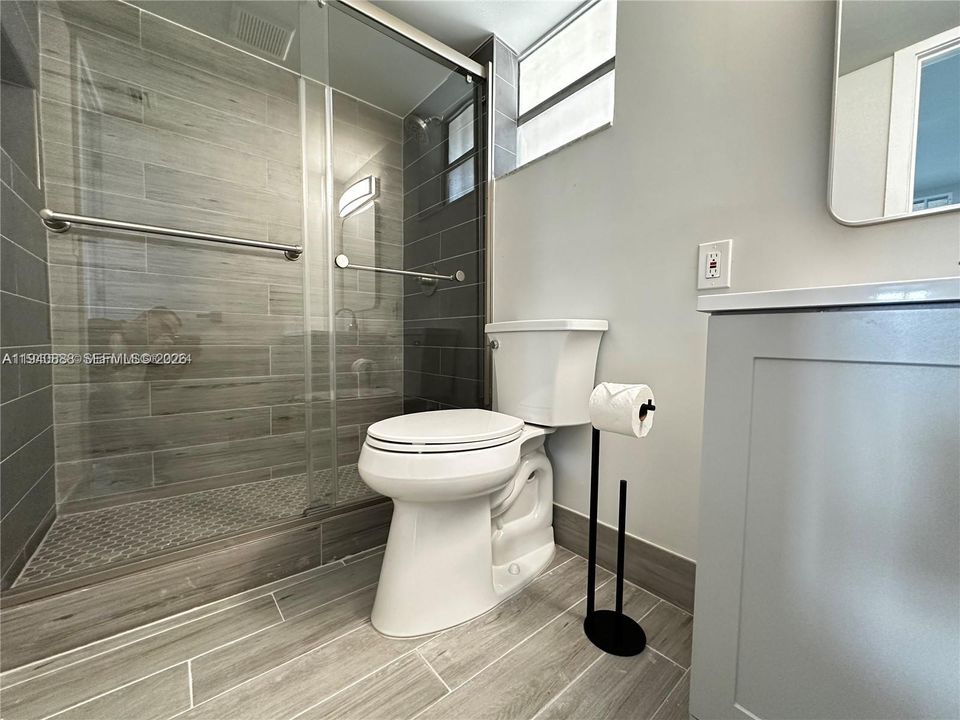 For Rent: $1,850 (1 beds, 1 baths, 730 Square Feet)