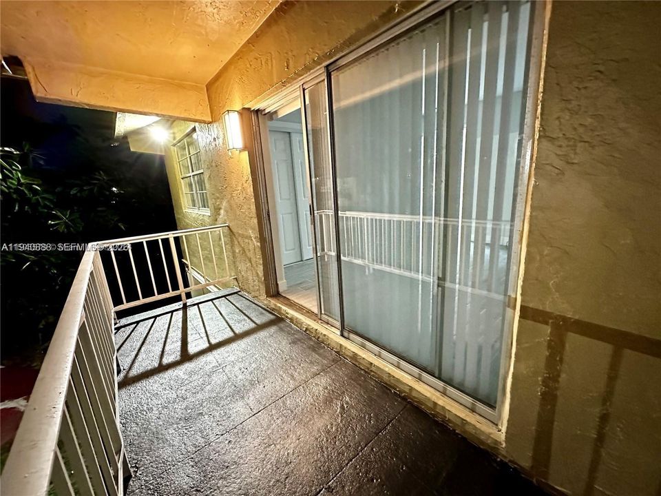 For Rent: $1,850 (1 beds, 1 baths, 730 Square Feet)