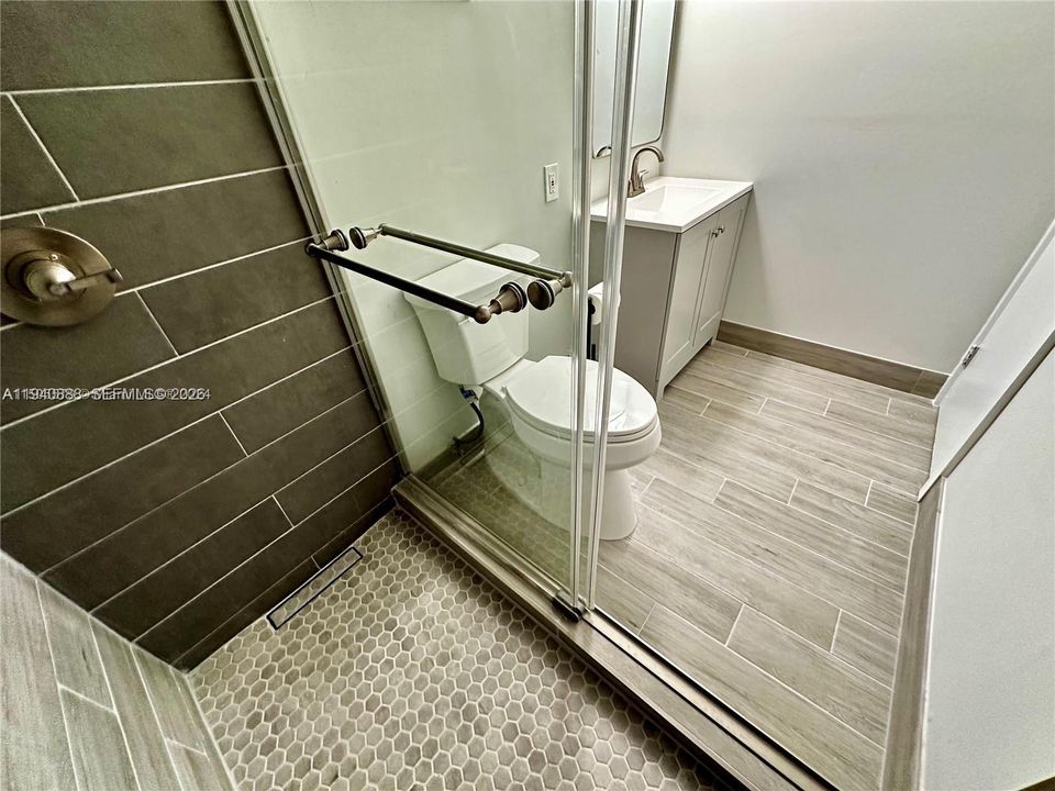 For Rent: $1,850 (1 beds, 1 baths, 730 Square Feet)