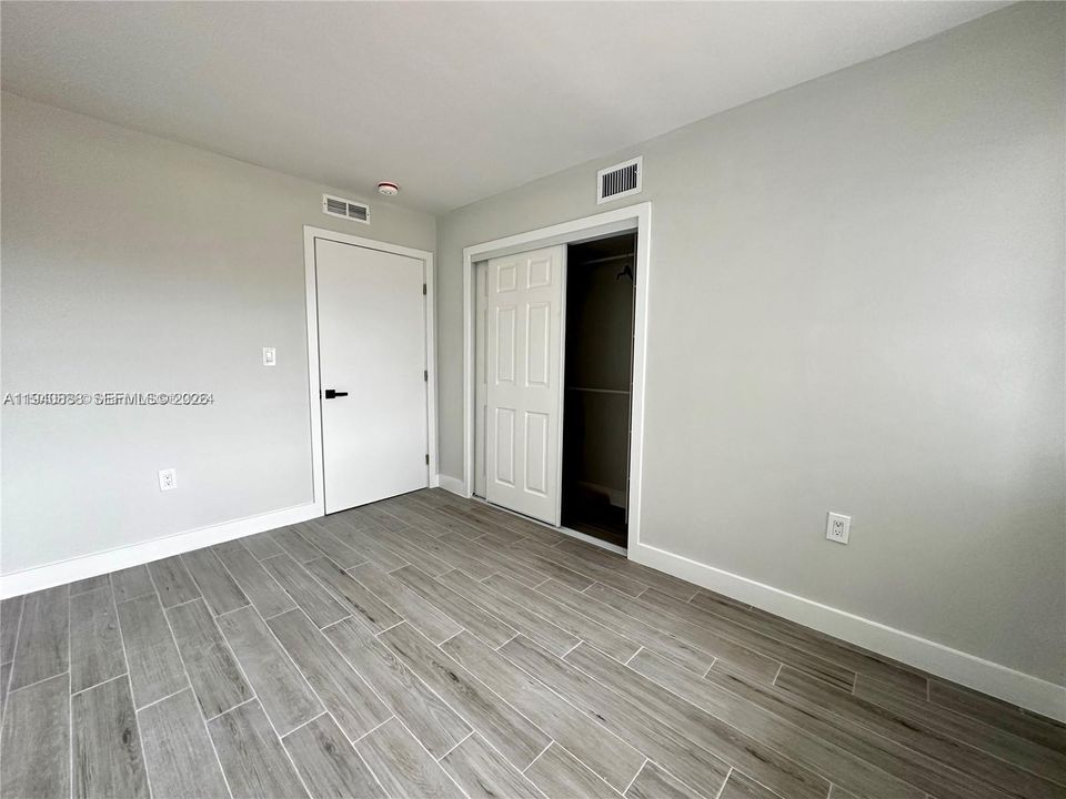 For Rent: $1,850 (1 beds, 1 baths, 730 Square Feet)