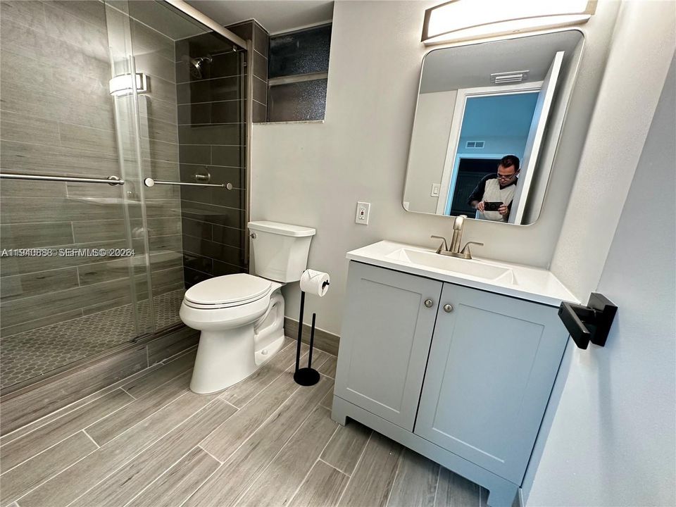 For Rent: $1,850 (1 beds, 1 baths, 730 Square Feet)