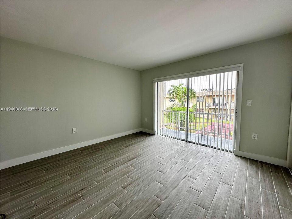 For Rent: $1,850 (1 beds, 1 baths, 730 Square Feet)
