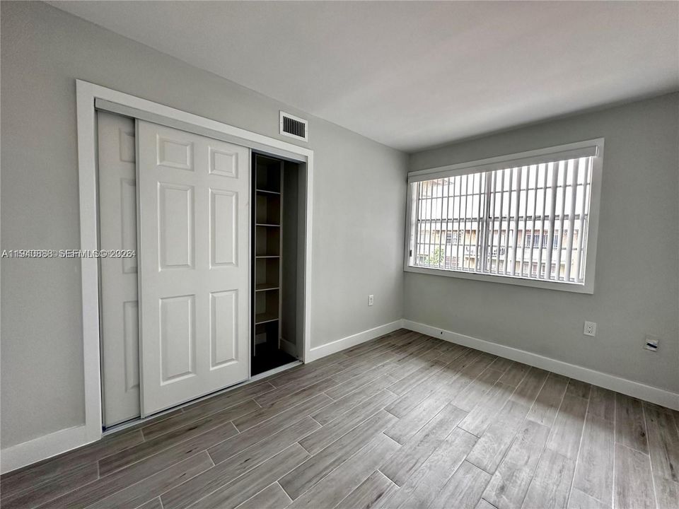 For Rent: $1,850 (1 beds, 1 baths, 730 Square Feet)