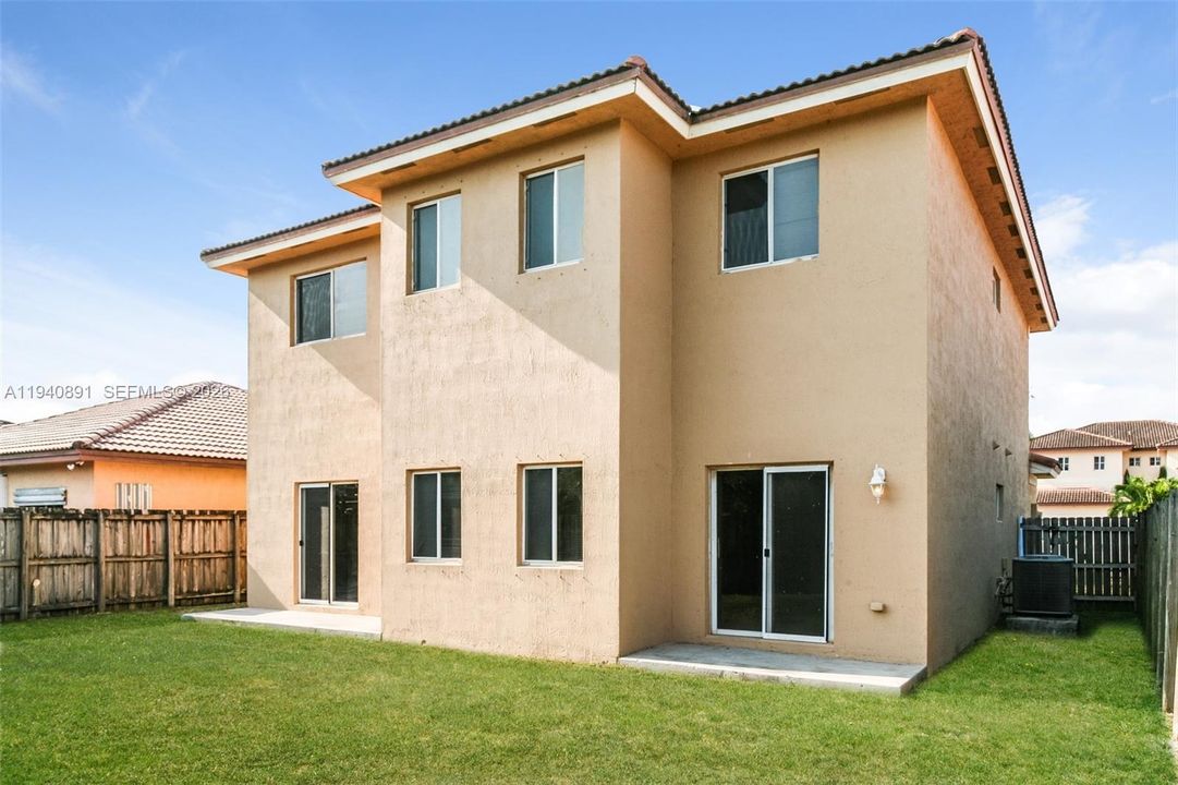 В аренду: $2,655 (3 спален, 2 ванн, 2043 Квадратных фут)