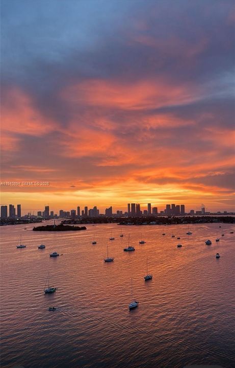 For Sale: $7,995,000 (3 beds, 3 baths, 2374 Square Feet)