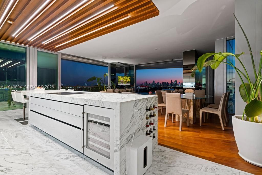 For Sale: $7,995,000 (3 beds, 3 baths, 2374 Square Feet)