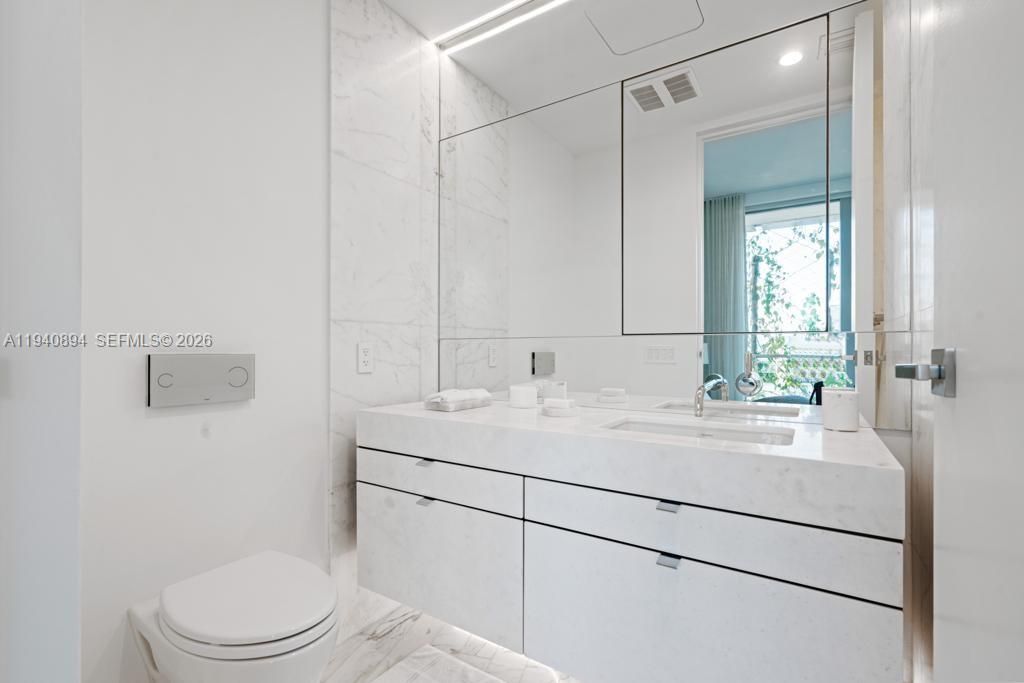 For Sale: $7,995,000 (3 beds, 3 baths, 2374 Square Feet)