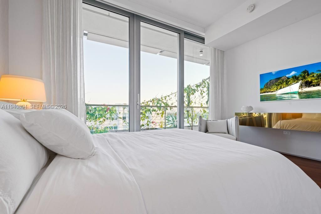 For Sale: $7,995,000 (3 beds, 3 baths, 2374 Square Feet)