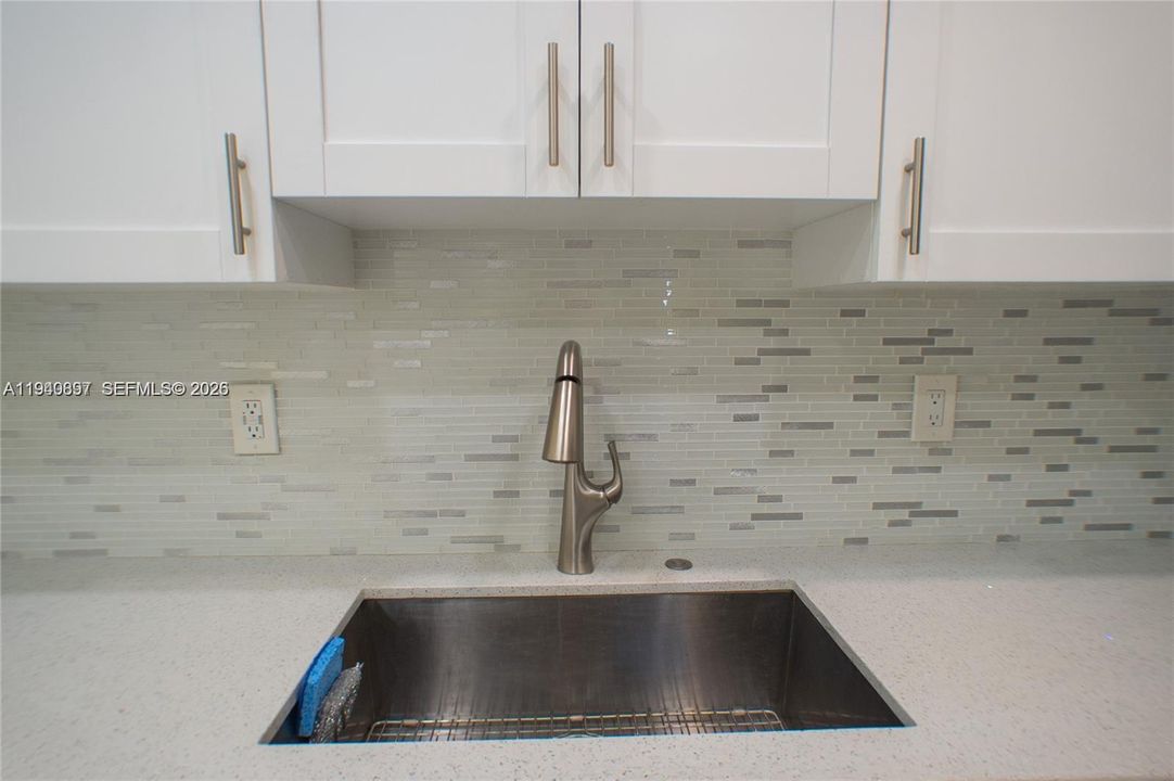 Под контрактом: $270,000 (3 спален, 1 ванн, 952 Квадратных фут)