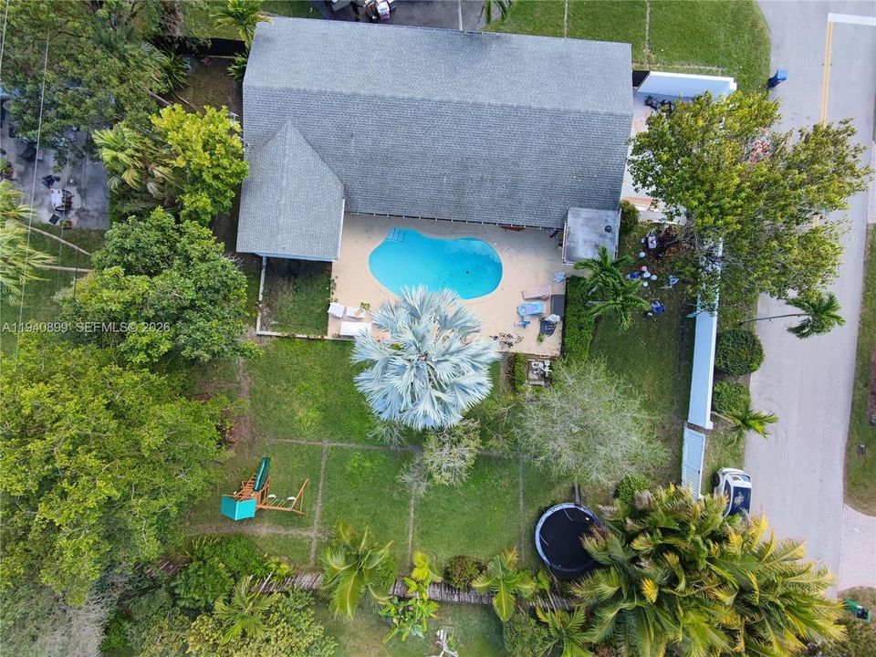 For Rent: $6,800 (5 beds, 3 baths, 2423 Square Feet)