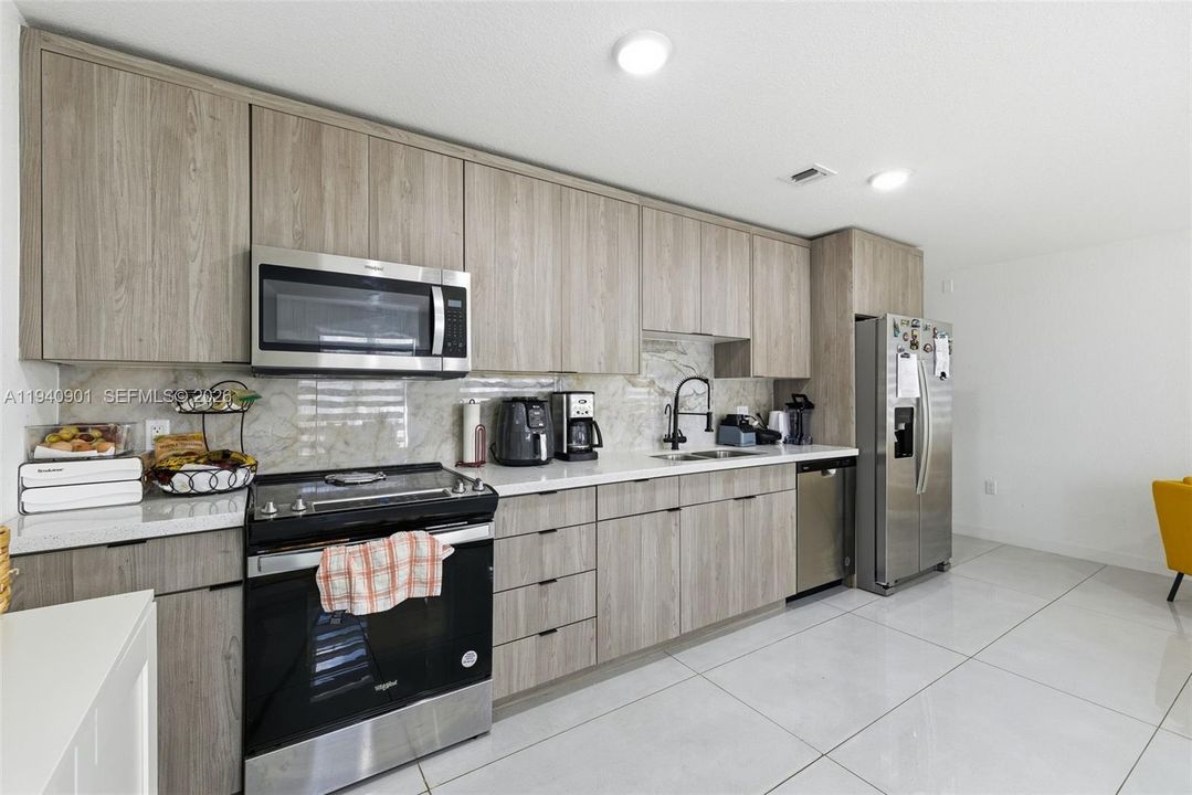 For Sale: $460,000 (4 beds, 3 baths, 1398 Square Feet)