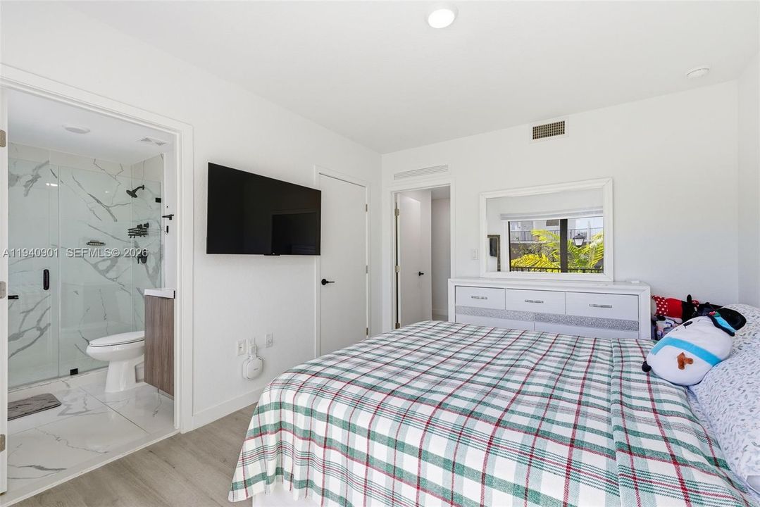 For Sale: $460,000 (4 beds, 3 baths, 1398 Square Feet)