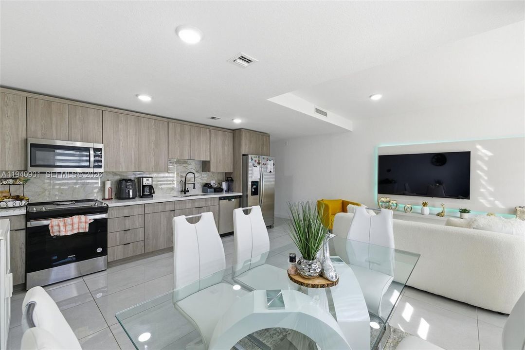 For Sale: $460,000 (4 beds, 3 baths, 1398 Square Feet)