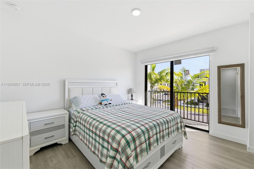 For Sale: $460,000 (4 beds, 3 baths, 1398 Square Feet)