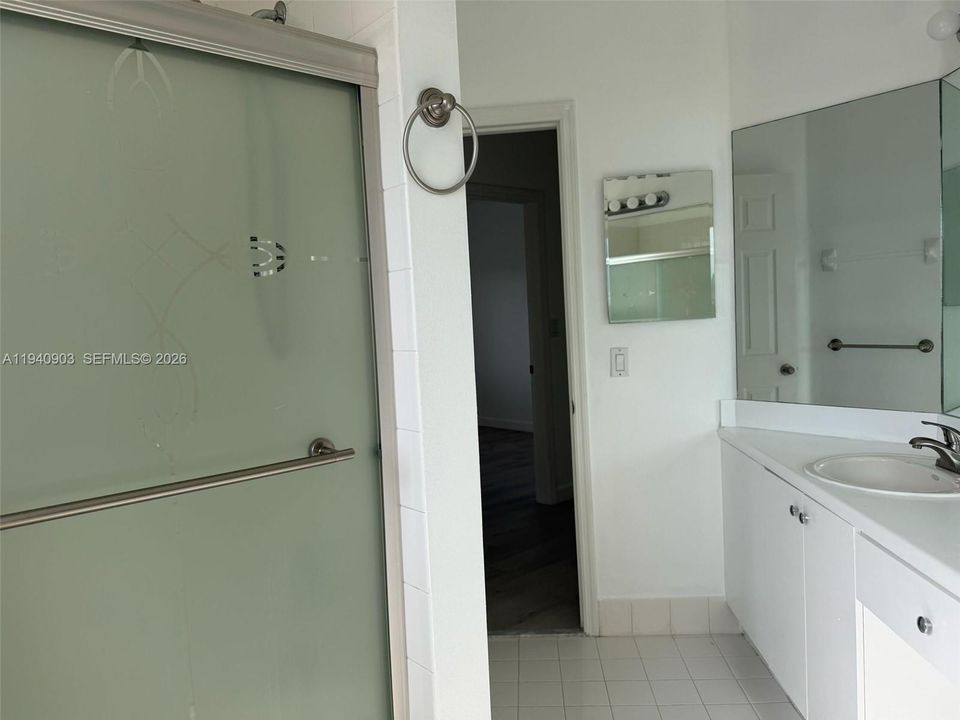 出租: $3,800 (5 贝兹, 3 浴室, 2869 平方英尺)