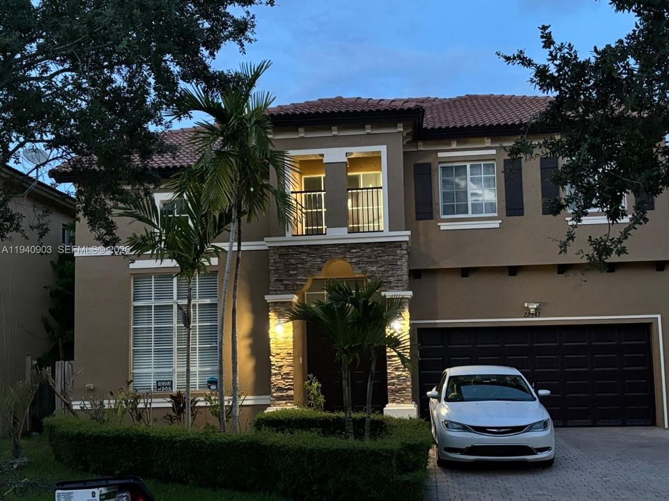 出租: $3,800 (5 贝兹, 3 浴室, 2869 平方英尺)