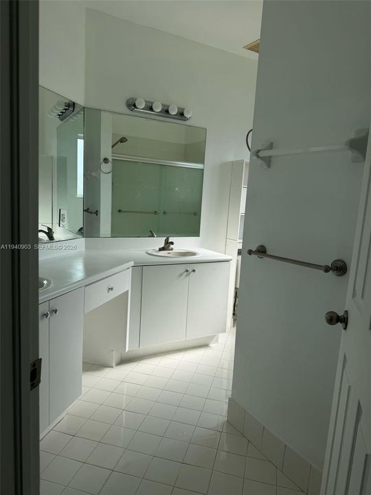 出租: $3,800 (5 贝兹, 3 浴室, 2869 平方英尺)