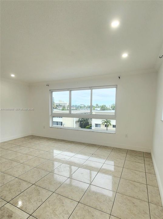 For Rent: $2,550 (2 beds, 2 baths, 929 Square Feet)