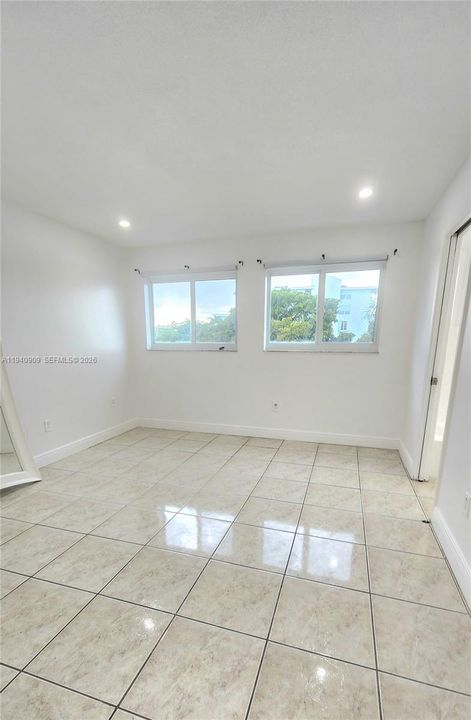 For Rent: $2,550 (2 beds, 2 baths, 929 Square Feet)