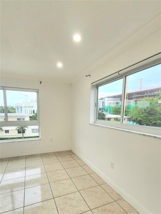 For Rent: $2,550 (2 beds, 2 baths, 929 Square Feet)