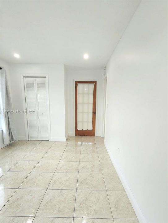For Rent: $2,550 (2 beds, 2 baths, 929 Square Feet)