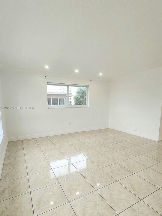 For Rent: $2,550 (2 beds, 2 baths, 929 Square Feet)