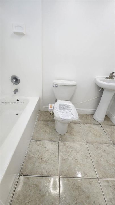 For Rent: $2,550 (2 beds, 2 baths, 929 Square Feet)