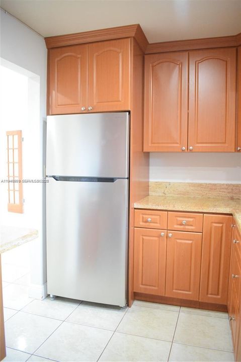 For Rent: $2,550 (2 beds, 2 baths, 929 Square Feet)